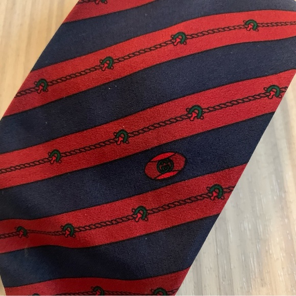 Vintage Authentic Gucci Silk Tie in Deep Red & Navy diagonal stripes EUC - Picture 2 of 6